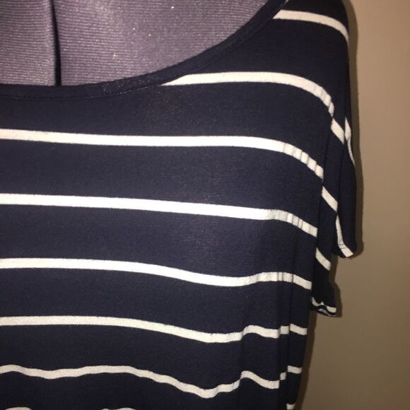 Free Kisses Plus Size 2X Blue and White Top - Picture 3 of 8